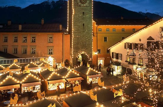 Christmas market in Racines