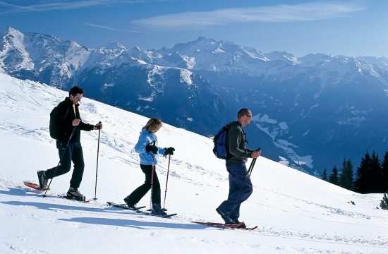 Snowshoeing in Racines